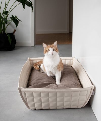 Katzenkorb aus Leder, hochwertig. Farbe creme
