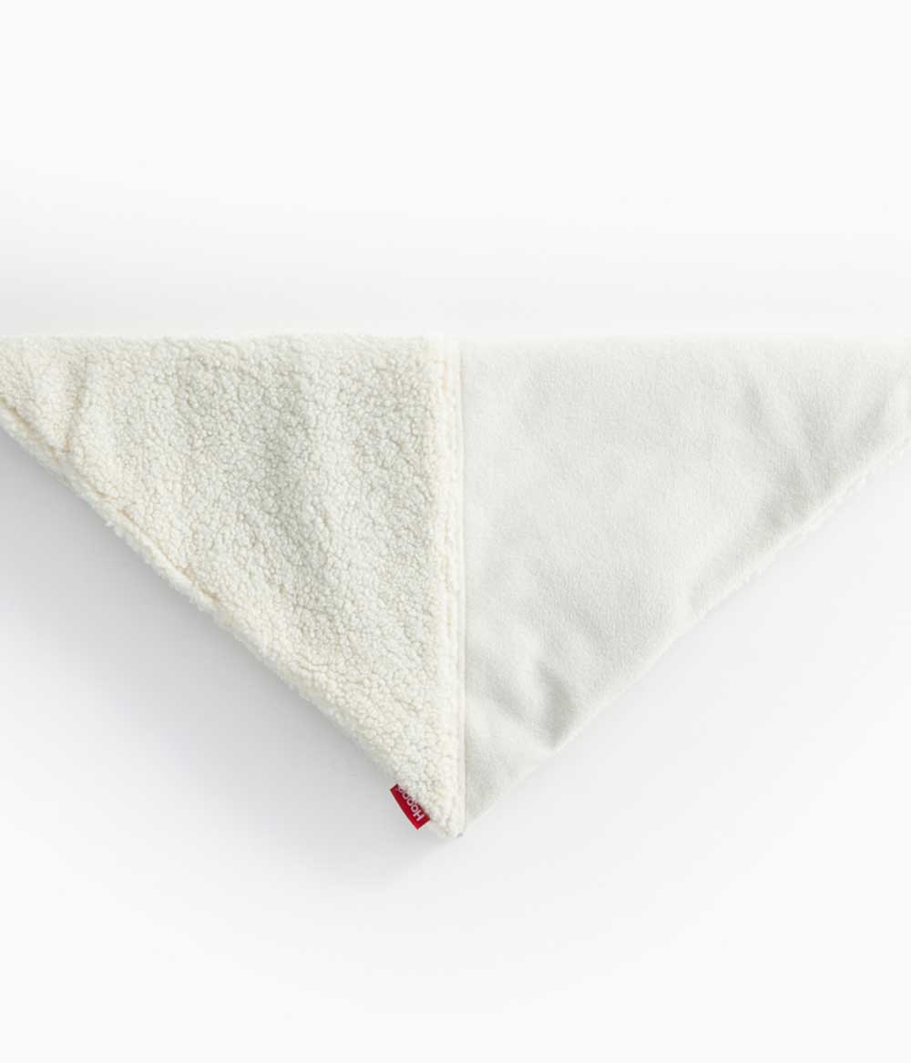 weiße Katzendecke
